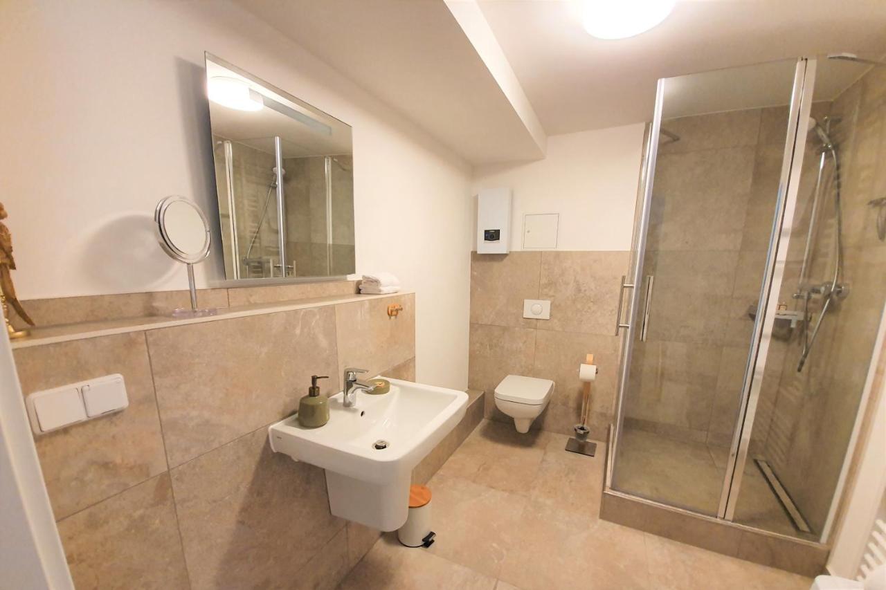 Pb Ferienwohnungen - Fewo 1 - Stilvoll Eingerichtetes Apartment Im Herzen Senftenbergs Extérieur photo