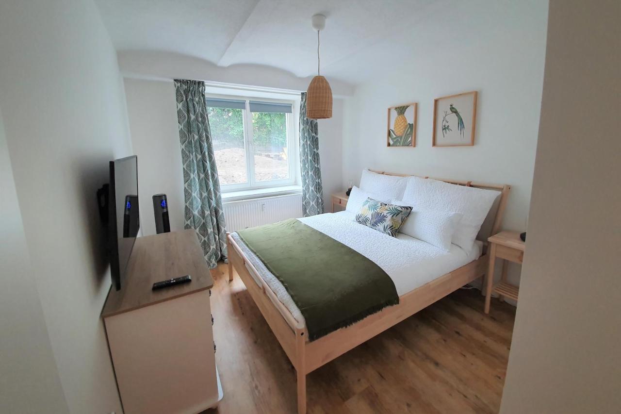 Pb Ferienwohnungen - Fewo 1 - Stilvoll Eingerichtetes Apartment Im Herzen Senftenbergs Extérieur photo